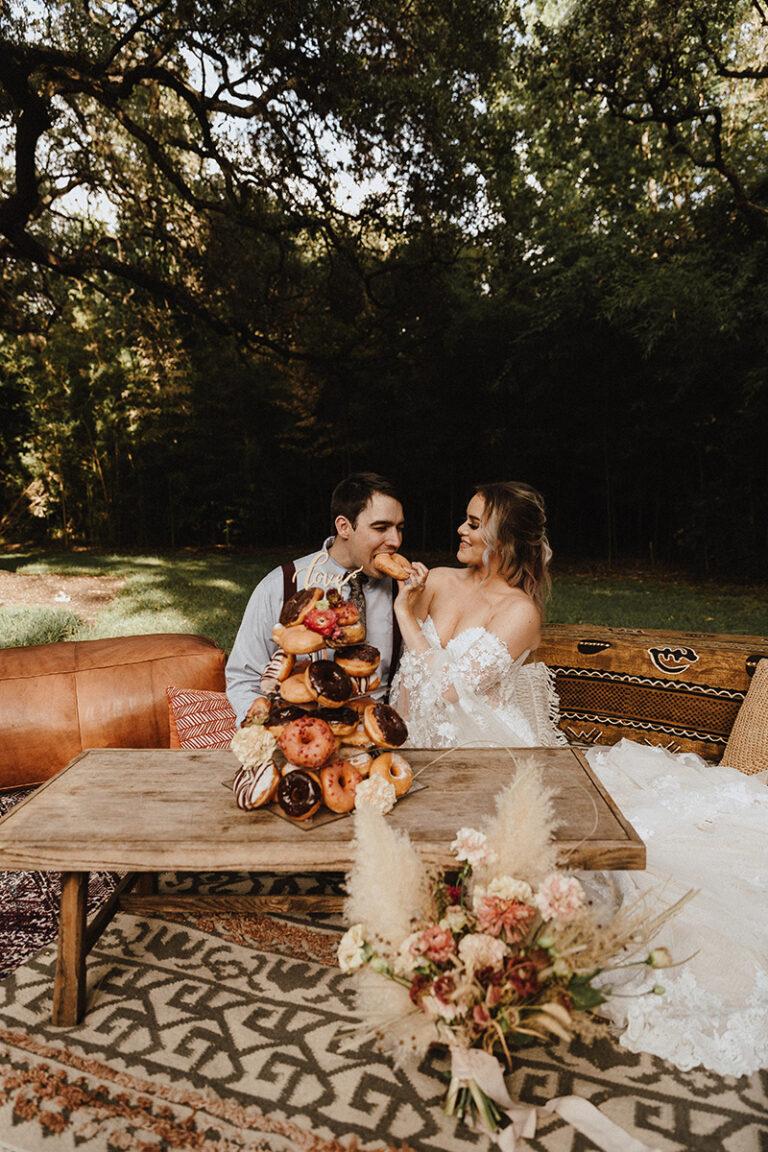 Warm and Natural Wedding at Mercury Hall | Party at the Moontower